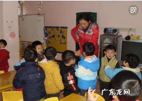 为什么现在的幼儿园每班有三个老师?