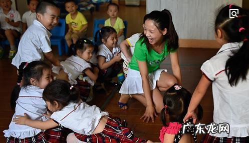 为什么现在的幼儿园每班有三个老师？