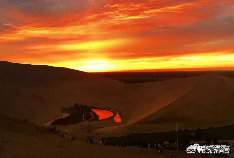 我曾从兰州出发去敦煌,去参观敦煌莫高窟和鸣沙山,敦煌为何被誉为世界文明艺术之都?