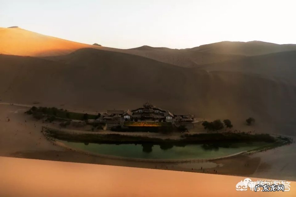 我曾从兰州出发去敦煌,去参观敦煌莫高窟和鸣沙山,敦煌为何被誉为世界文明艺术之都?