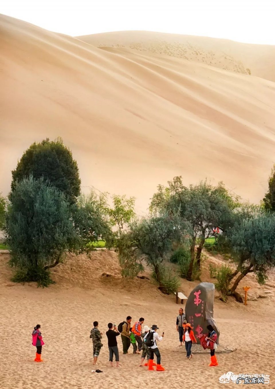 我曾从兰州出发去敦煌,去参观敦煌莫高窟和鸣沙山,敦煌为何被誉为世界文明艺术之都?