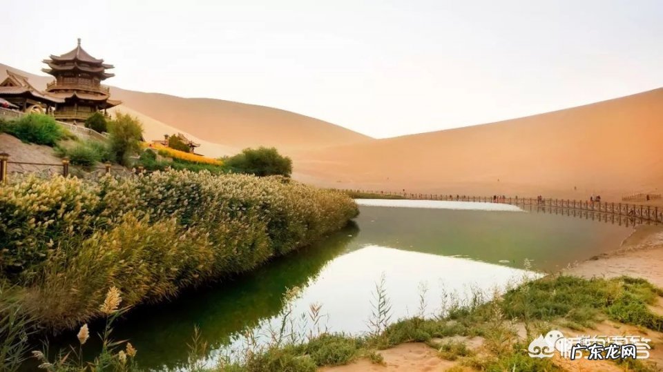 我曾从兰州出发去敦煌,去参观敦煌莫高窟和鸣沙山,敦煌为何被誉为世界文明艺术之都?