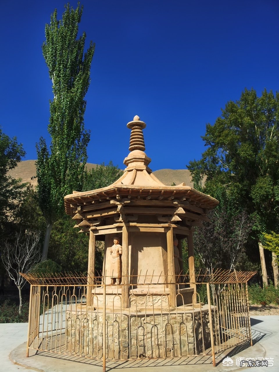 我曾从兰州出发去敦煌,去参观敦煌莫高窟和鸣沙山,敦煌为何被誉为世界文明艺术之都?