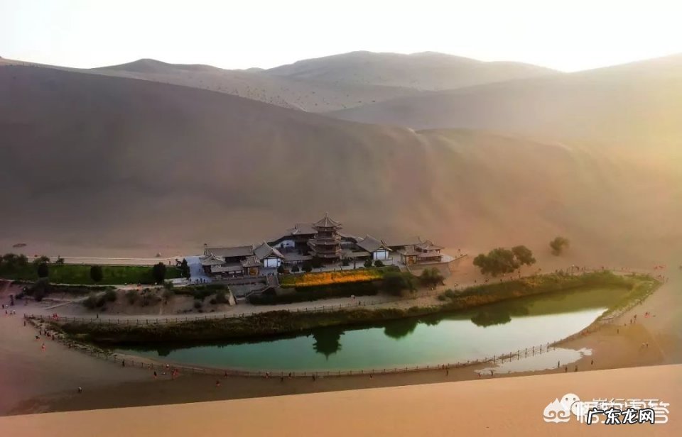 我曾从兰州出发去敦煌,去参观敦煌莫高窟和鸣沙山,敦煌为何被誉为世界文明艺术之都?