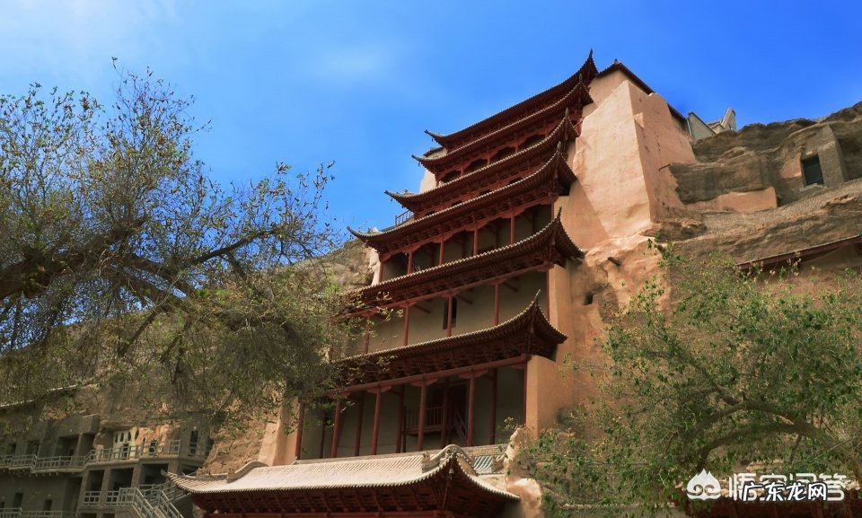 我曾从兰州出发去敦煌,去参观敦煌莫高窟和鸣沙山,敦煌为何被誉为世界文明艺术之都?