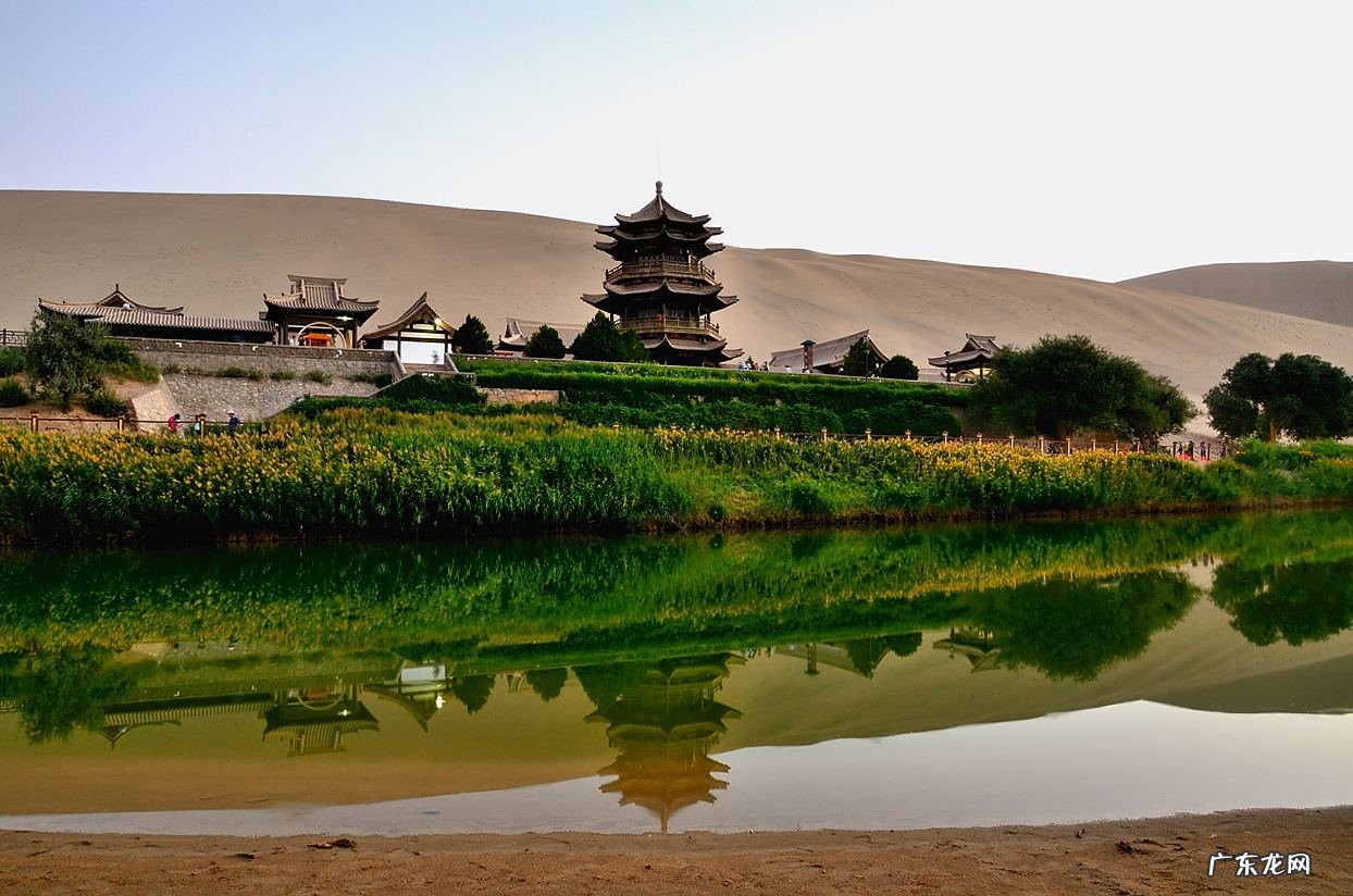 我曾从兰州出发去敦煌，去参观敦煌莫高窟和鸣沙山，敦煌为何被誉为世界文明艺术之都？