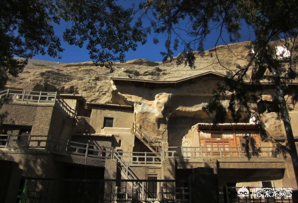 我曾从兰州出发去敦煌,去参观敦煌莫高窟和鸣沙山,敦煌为何被誉为世界文明艺术之都?