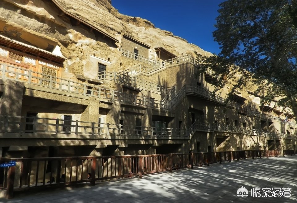 我曾从兰州出发去敦煌，去参观敦煌莫高窟和鸣沙山，敦煌为何被誉为世界文明艺术之都？