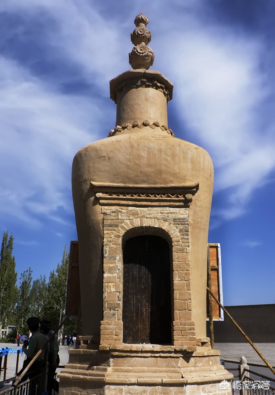 我曾从兰州出发去敦煌,去参观敦煌莫高窟和鸣沙山,敦煌为何被誉为世界文明艺术之都?