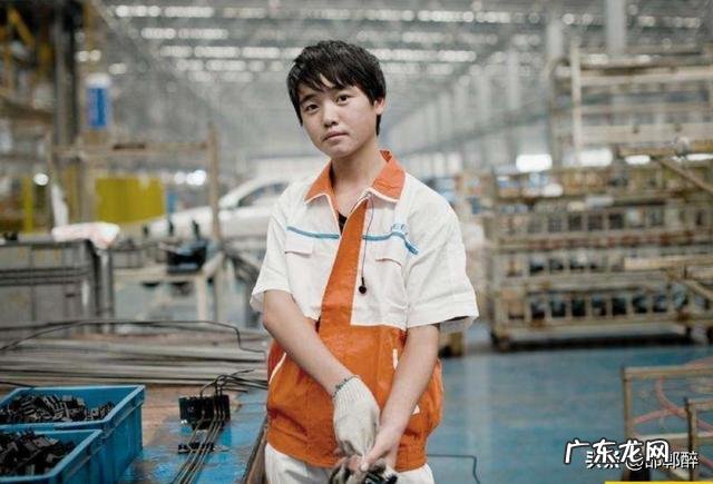 你怎么看待B站的《后浪》，是对年轻人的鼓励还是捧杀？