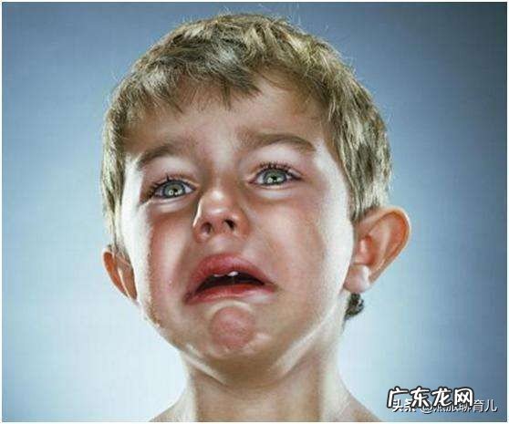 两岁宝宝脾气特别大,大人不哄可以哭两个小时,这个应该怎么办?