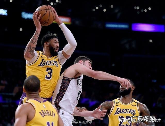 詹姆斯最后一攻涮筐而出,戴维斯没能投进三分,湖人主场负于篮网,湖人输在什么地方?