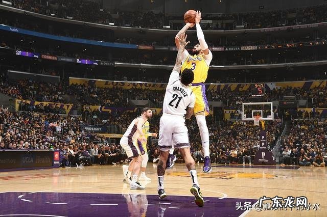 詹姆斯最后一攻涮筐而出,戴维斯没能投进三分,湖人主场负于篮网,湖人输在什么地方?