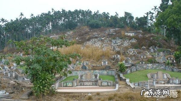 农村俗语老话“坟地莫搬,是为不尊”啥意思呢?