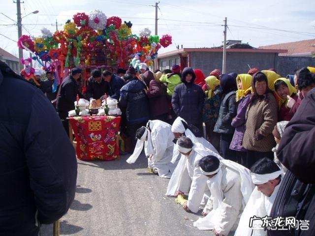 农村俗语老话“坟地莫搬,是为不尊”啥意思呢?