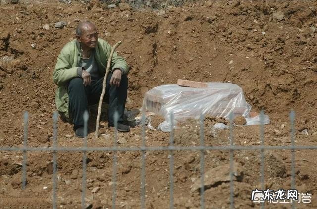 农村俗语老话“坟地莫搬,是为不尊”啥意思呢?