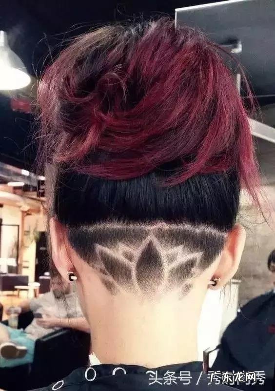 有没有类似朋克头的女生发型可以分享?
