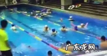 泳池里13岁男孩冒犯女医生，女医生自杀到底是谁逼死女医生的？你认为是谁的责任？