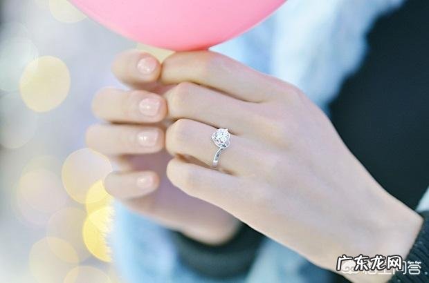 爱情的四个阶段对应哪些不同戒指戴法?各手指可戴,你戴对了吗?