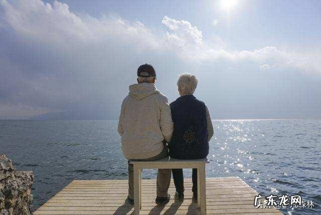 父母只希望自己找本地的对象，还一味安排相亲对象，孝顺的女孩该怎么办？