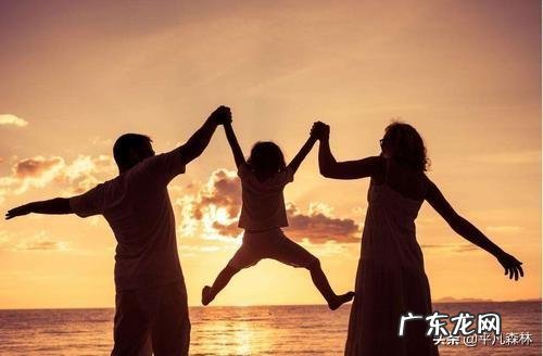 父母只希望自己找本地的对象,还一味安排相亲对象,孝顺的女孩该怎么办?