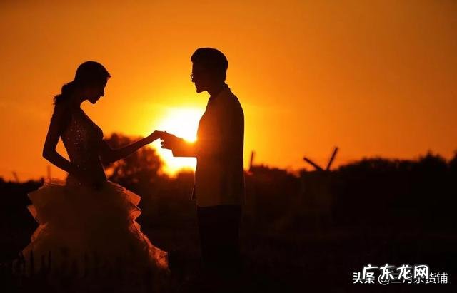 父母只希望自己找本地的对象,还一味安排相亲对象,孝顺的女孩该怎么办?