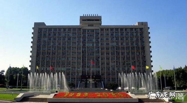 武汉理工大学,南京理工大学和华东理工大学这三个上层的211大学,哪个实力更强一点?