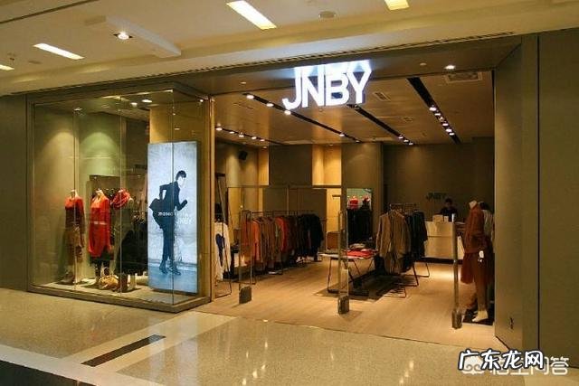 什么牌子的女装适合四十岁的女人？