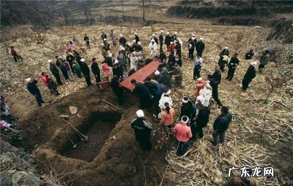 农村土葬风水怎么选墓地 土葬还是水葬的风水好