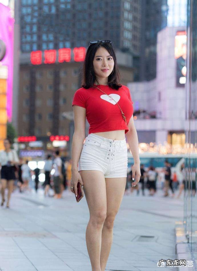 夏日有哪些时尚又个性的T恤,可以用摄影图片呈现出来么?