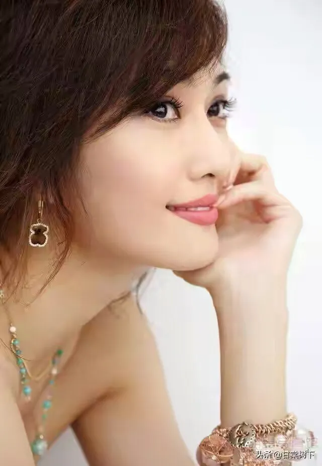 喜欢性感美女的男人，正不正常，他们应不应该受到指责？