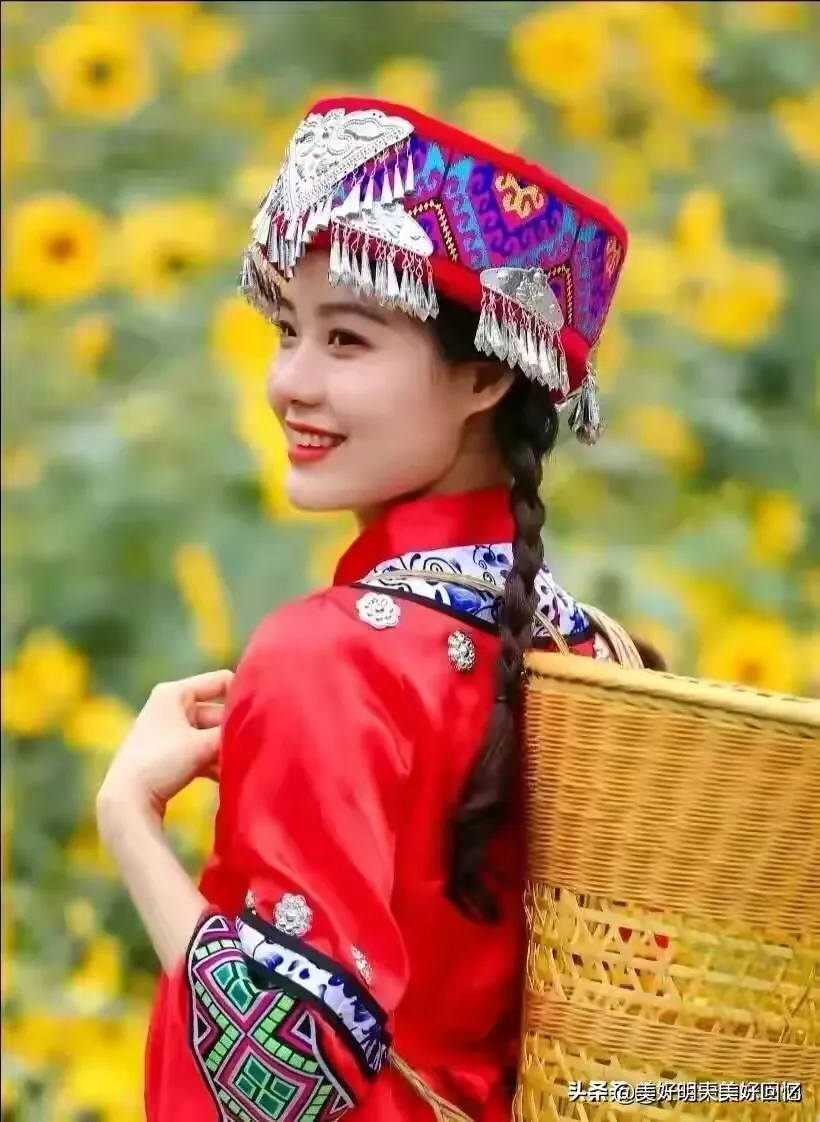 喜欢性感美女的男人，正不正常，他们应不应该受到指责？