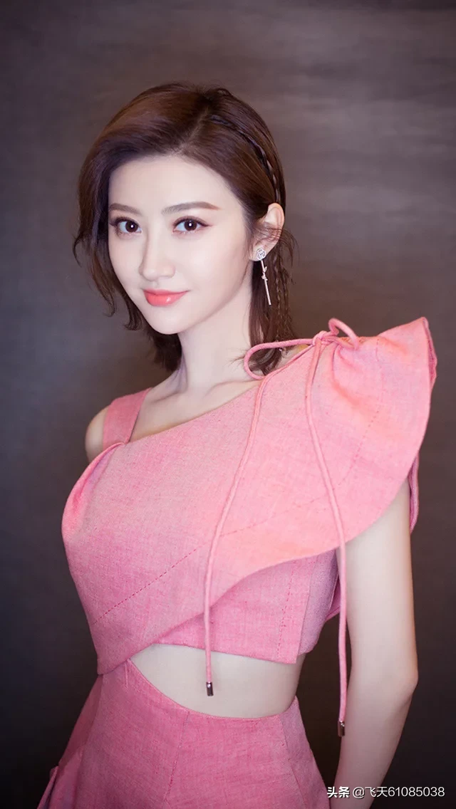 喜欢性感美女的男人，正不正常，他们应不应该受到指责？