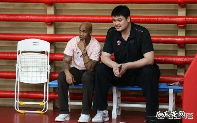 国青男篮现场出现两大神秘人物，马布里与姚明场下密谈，有望拿下男篮教鞭，你怎么看？