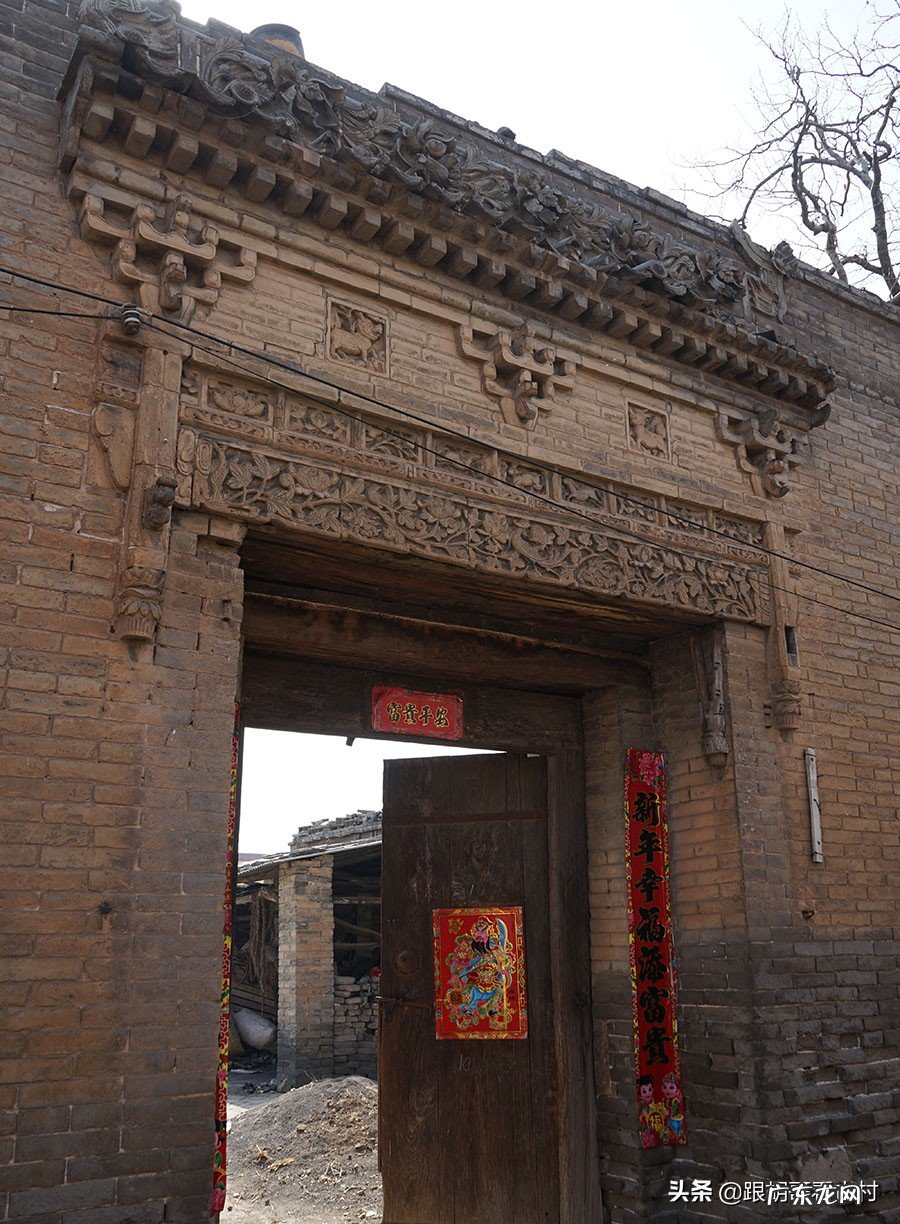 山西洪洞县农村的古民居，墙上钉满了菱形铁钉，到底有啥玄机？ 风水学房子四角埋青砖