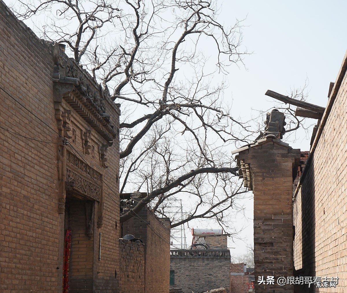 山西洪洞县农村的古民居，墙上钉满了菱形铁钉，到底有啥玄机？ 风水学房子四角埋青砖
