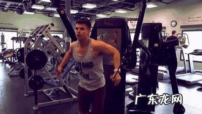 我的俯卧撑练了一个多月了，可是为什么每次最多只能做十个左右？是不是跟我的睡眠不好有关？