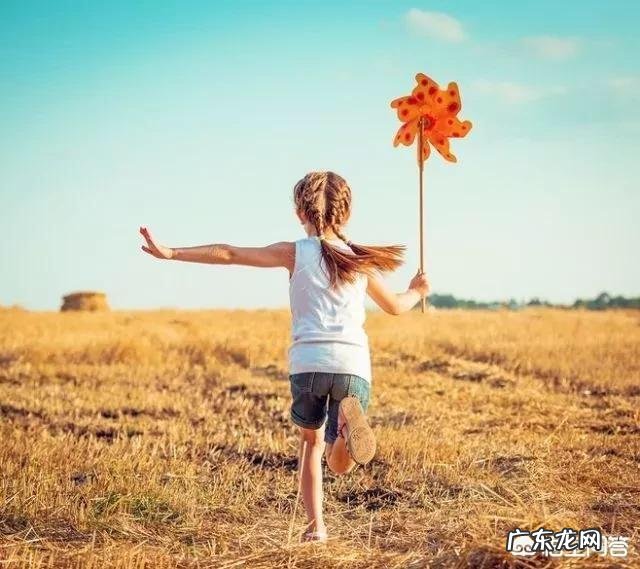 三岁孩子的脾气大摔东西,家长该怎么办?