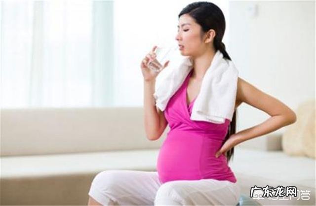 怀孕时嗓子总是特别干,老想喝水,是怎么回事?