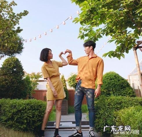 有哪些好看的情侣日常穿搭?