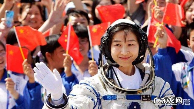 女宇航员如何在离开地球后保护自己的隐私同时诉说真实情况?