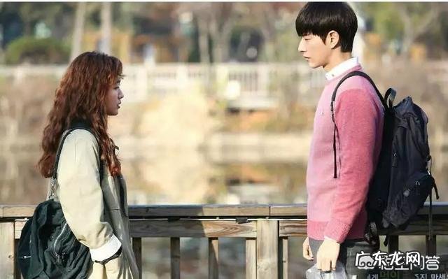 不想背大牌包包,也不想背山寨包的情况下,应该怎么选择背包?