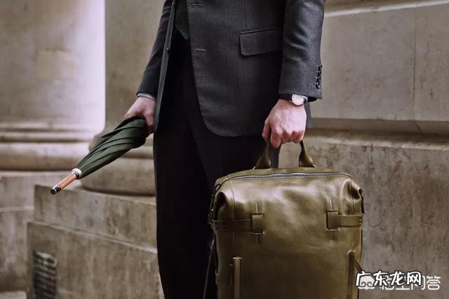 不想背大牌包包,也不想背山寨包的情况下,应该怎么选择背包?