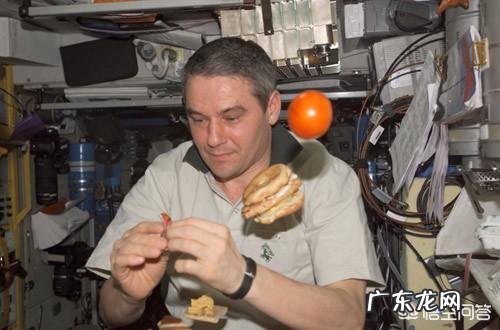 航天员是怎样在太空上厕所的？