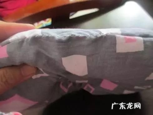 新生儿头型定型枕头 新生儿枕头的做法图解