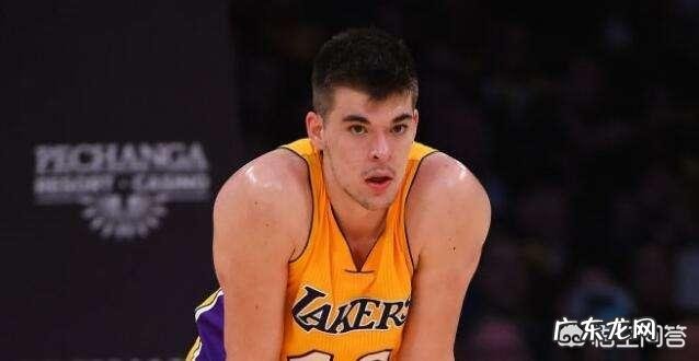 湖人胜太阳,祖巴茨正负值+18、砍下24分16篮板均为全场最高,你怎么评价?