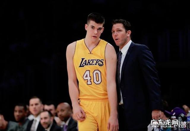 湖人胜太阳,祖巴茨正负值+18、砍下24分16篮板均为全场最高,你怎么评价?