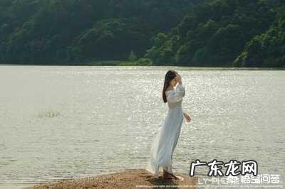 如何用对酒当歌，人生几何作一首藏头七言诗？