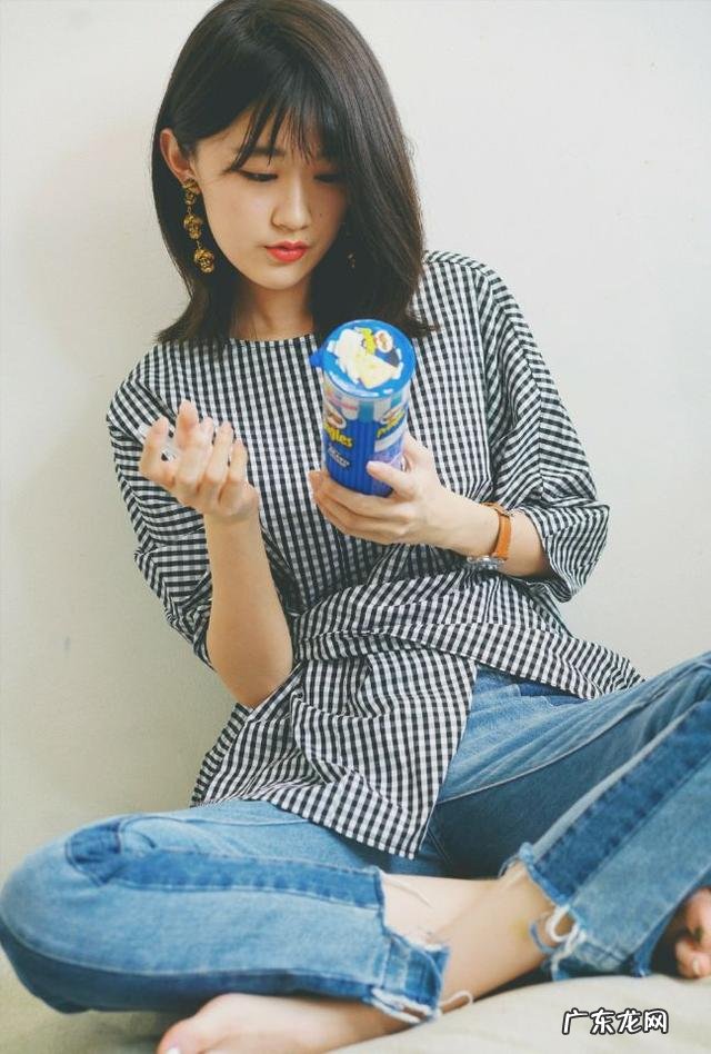 格子衣服怎么搭配好看?