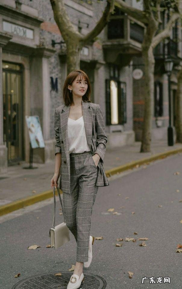格子衣服怎么搭配好看?